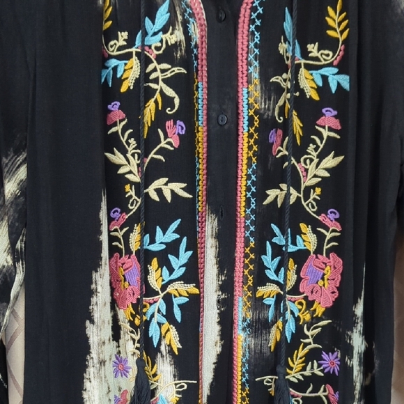 ⭐2 For $5⭐Colorful Embroidered Black Top, Size M - Picture 6 of 6